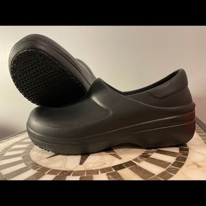 Crocs Neria Pro Clogs, women’s size 6